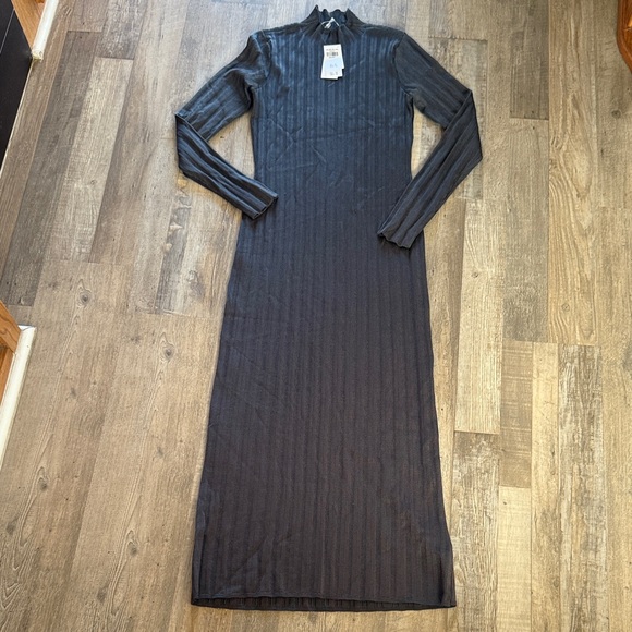 Abercrombie & Fitch Dresses & Skirts - Abercrombie & Fitch Striped Black Long Sleeve Dress Size MP